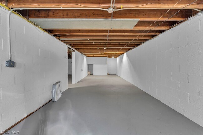 Building Photo - 77 Solon Rd