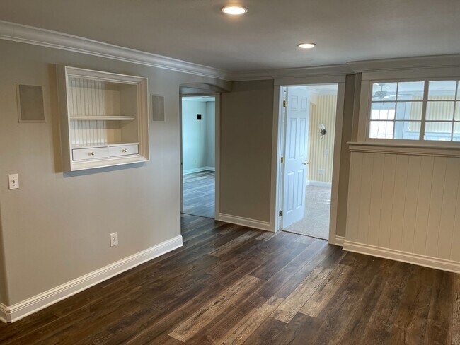 Building Photo - Charming Remodeled 5bd Country Home in Pal...