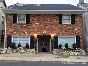 Building Photo - Cozy One Level Historic District Apartment