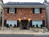 Building Photo - Cozy One Level Historic District Apartment