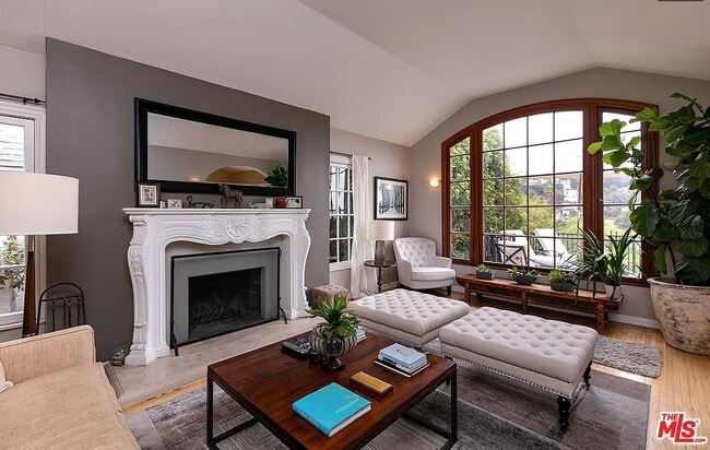 Building Photo - 2472 Hollyridge Dr