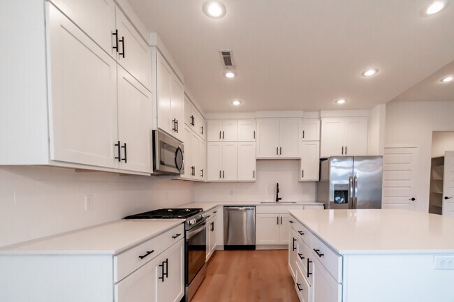 Building Photo - 535 Wagon Wheel Ave