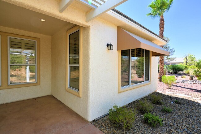 Building Photo - Siena Golf Course Home for Rent! Amazing 55+ Community!