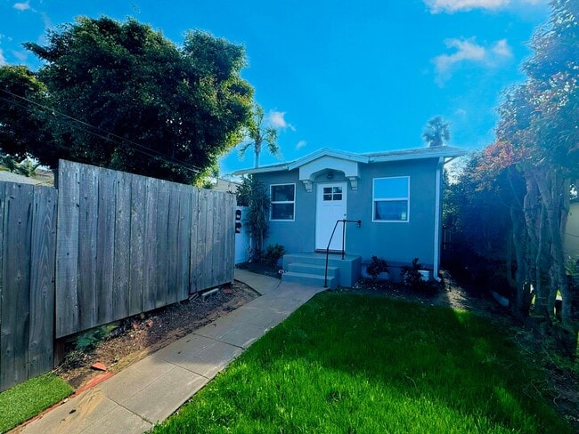 Building Photo - Welcome to Your Charming Ocean Beach 1-Bedroom – Private Yard & Parking