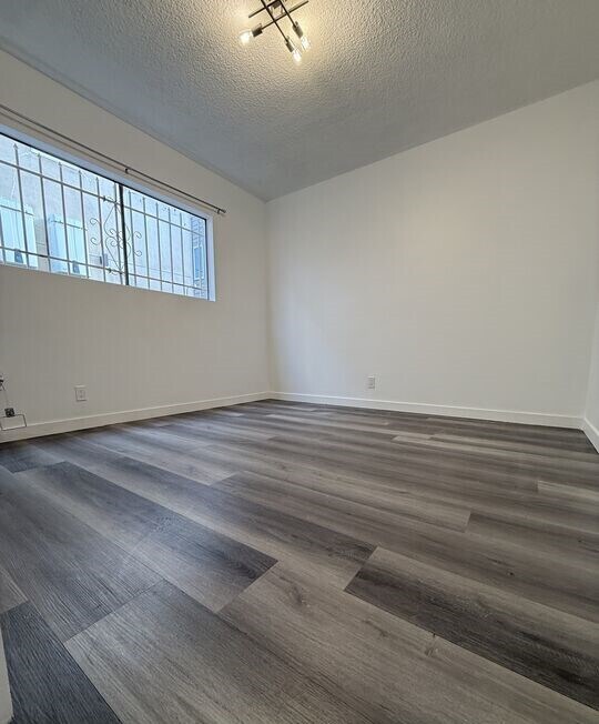 Building Photo - 957 N St Andrews Pl