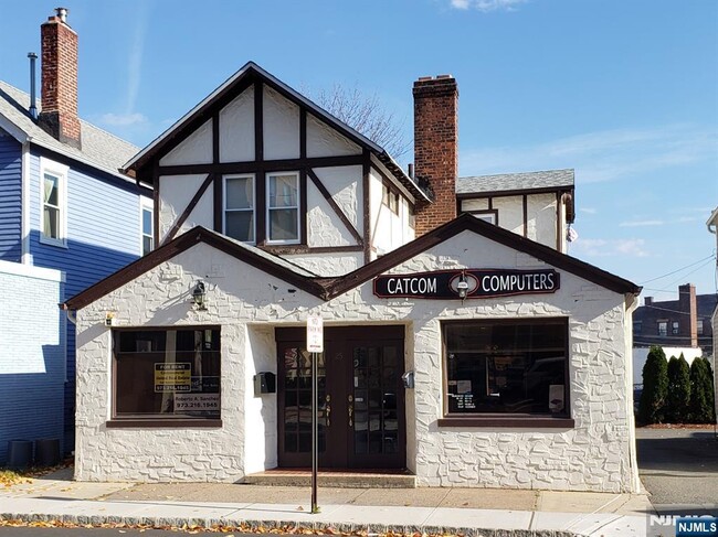 Primary Photo - 25 Valley Rd