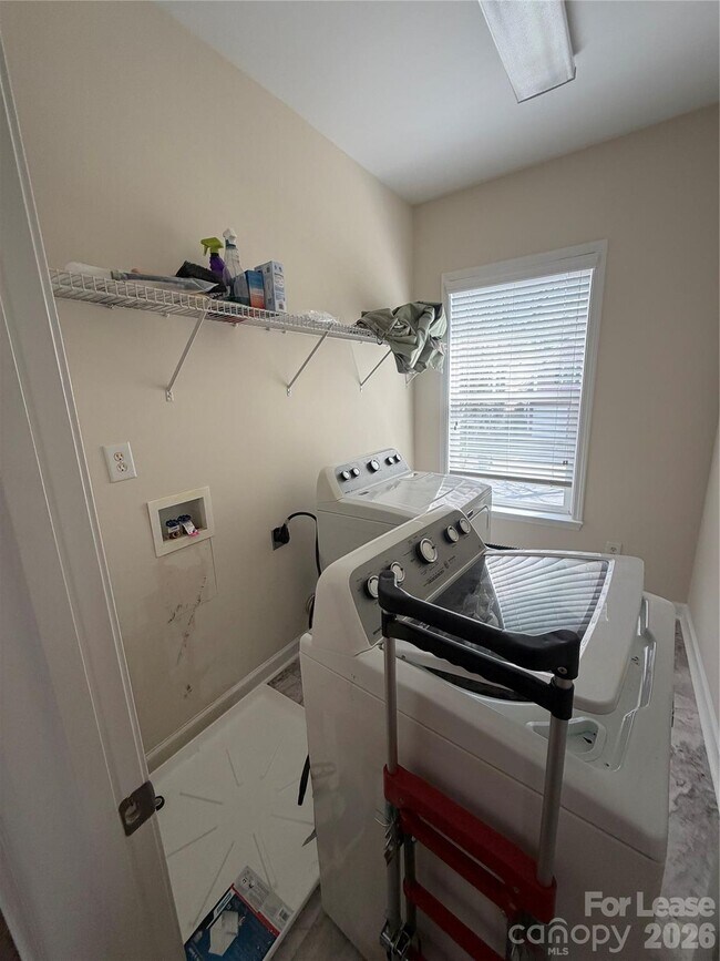 Building Photo - 9315 Rosalyn Glen Rd