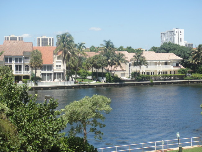 Building Photo - 19390 Collins Ave