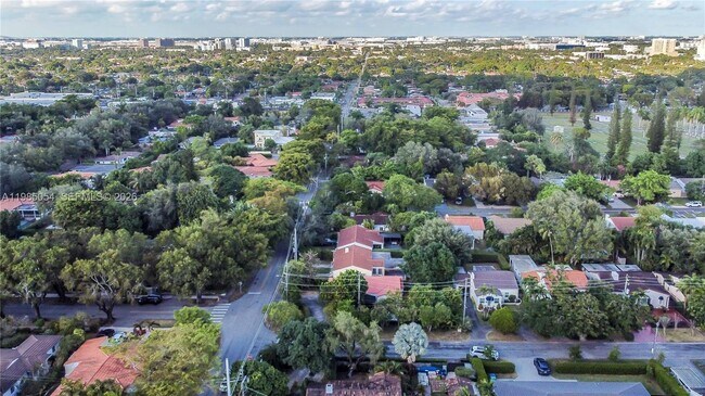 Building Photo - 1015 Cortez St