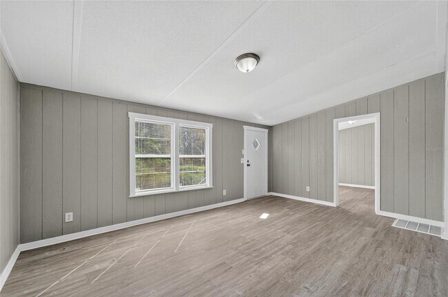 Building Photo - 39256 Lizabeth Cir