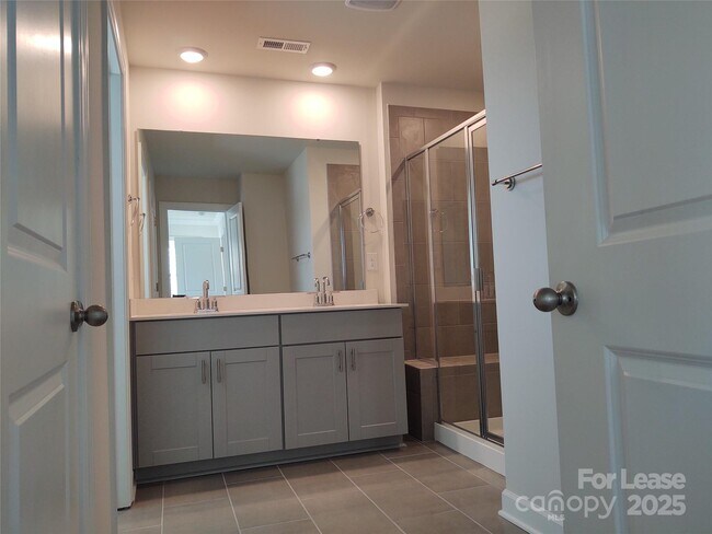 Building Photo - 326 Hyssop Ct
