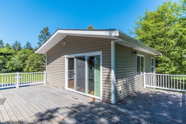 Building Photo - 2 Bed 1 Bath Home