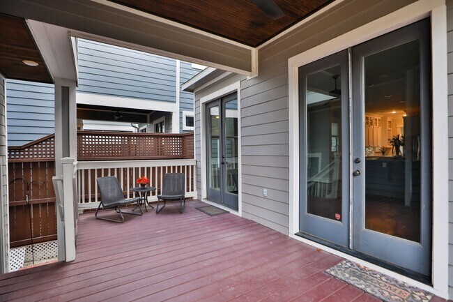 Building Photo - 907 E 25th St