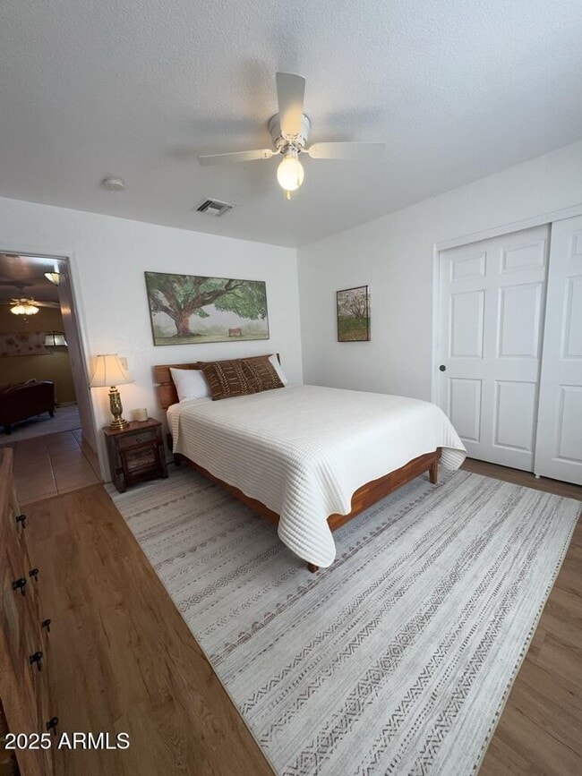 Building Photo - 10238 S Honeysuckle Dr