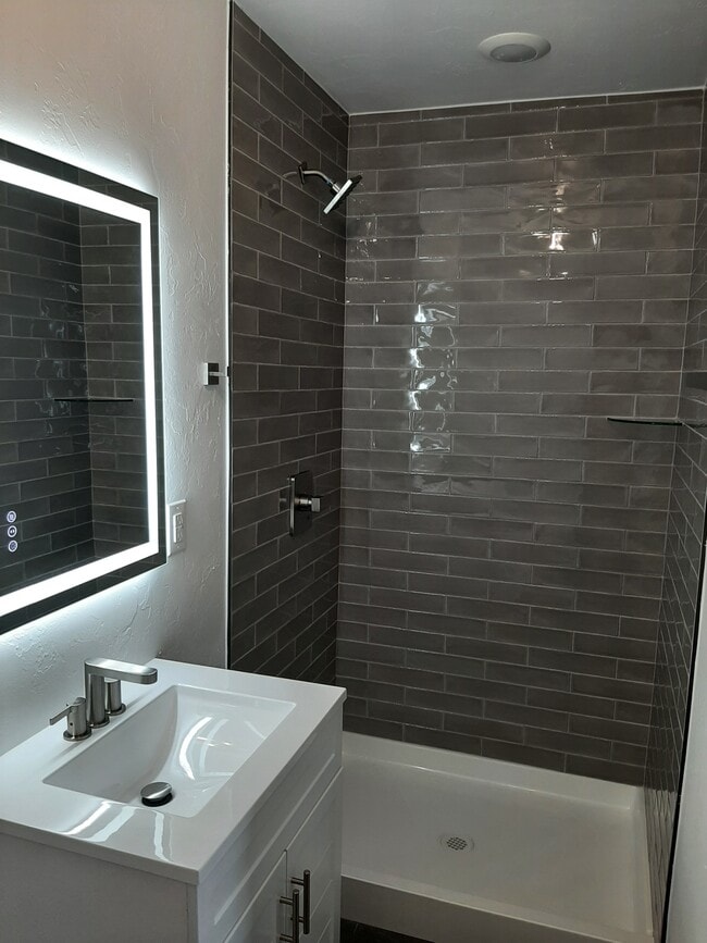 Building Photo - 322 S Arrington Dr