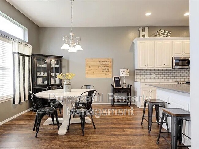Building Photo - 7320 Stinchcomb Dr