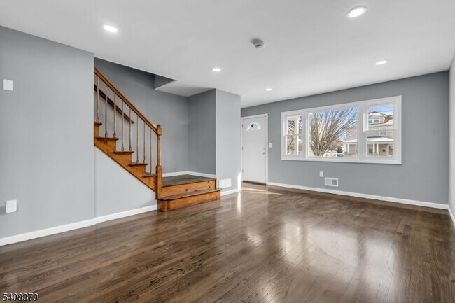 Building Photo - 415 Highland Pl