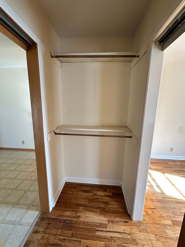 Building Photo - 2-3 bedroom, 1 bath, 1 car garage home for rent