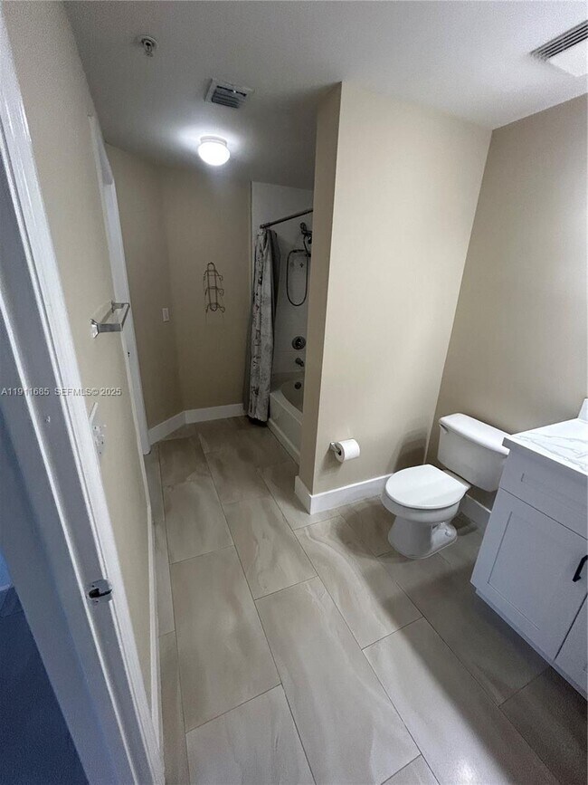 Building Photo - 2032 Alta Meadows Ln