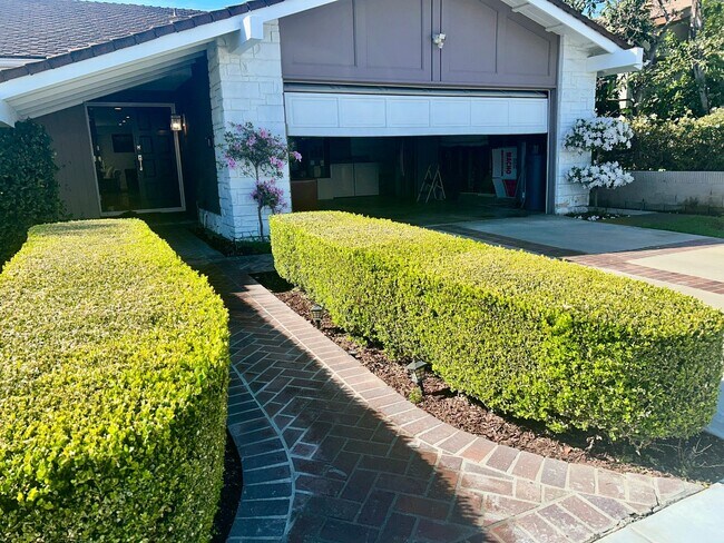 Building Photo - Beautiful Fully Furnished 4Bed/2Bath Home for Rent