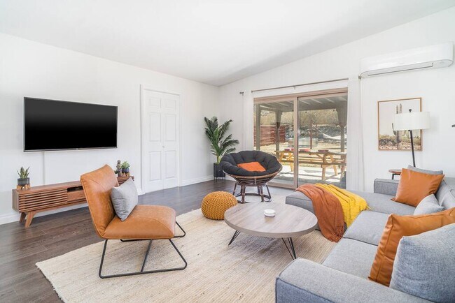 Building Photo - 57405 Navajo Trl