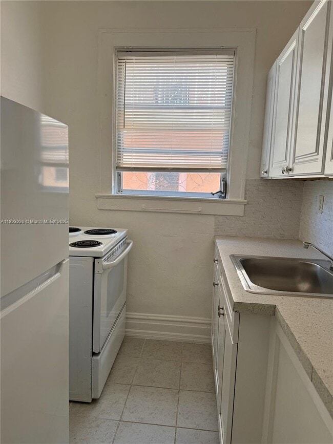 Building Photo - 114 Antilla Ave