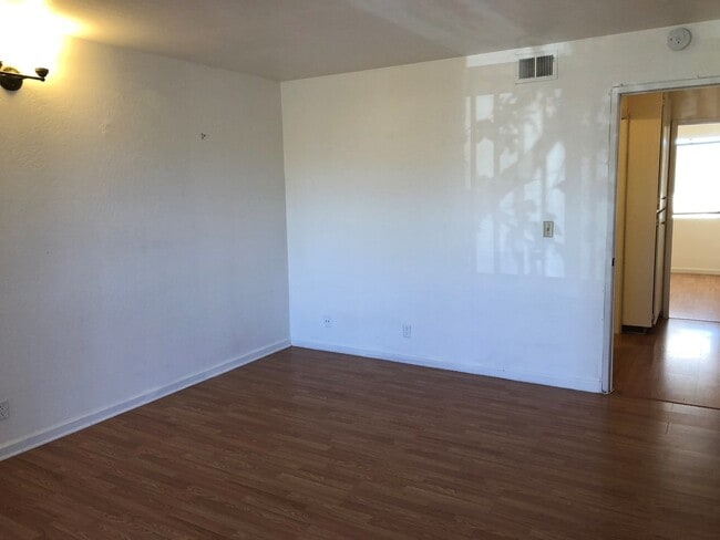 Building Photo - Centrally Located in the Heart of Watsonville!