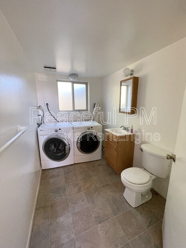 Building Photo - 1477 Brooklane Cir S