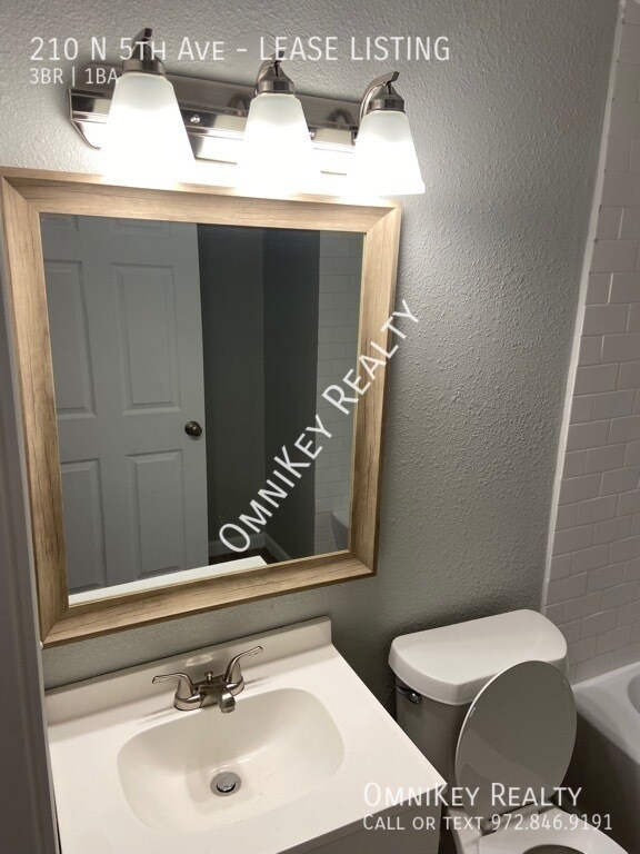 Building Photo - 210 N 5th Ave