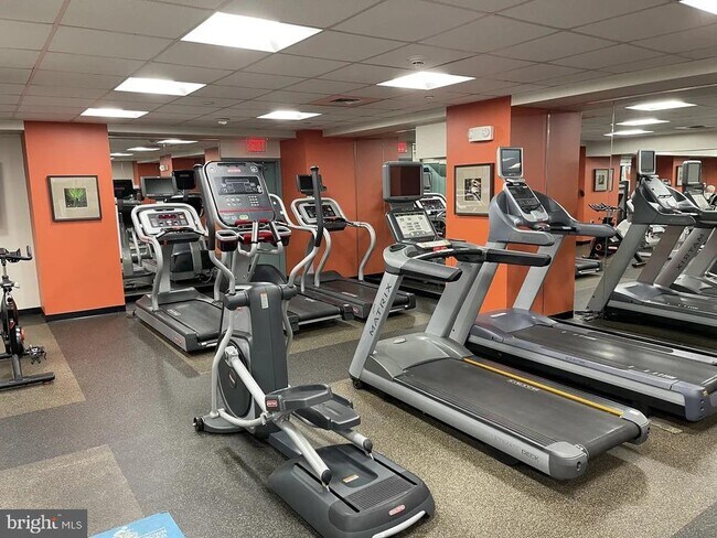 Building Photo - 210 Locust St