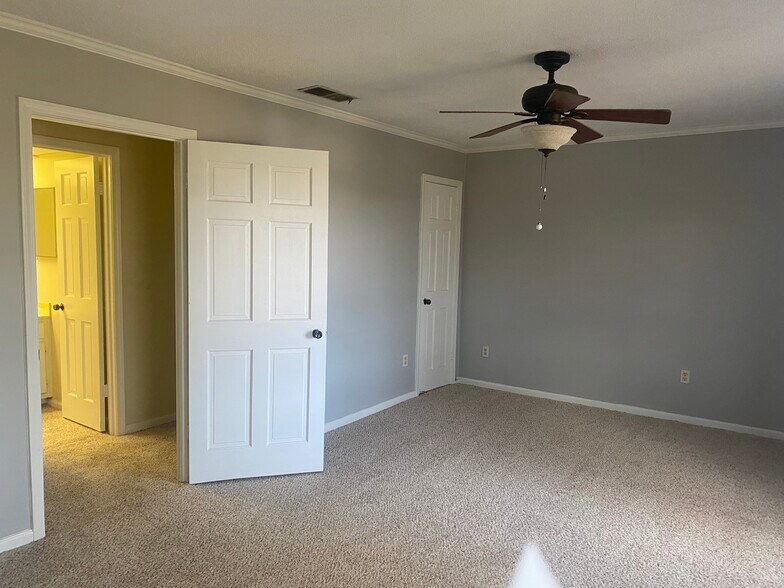 Building Photo - 3649 Haughton Ln