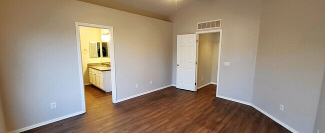 Building Photo - Lovely Corner Lot Home In South Phoenix!!!