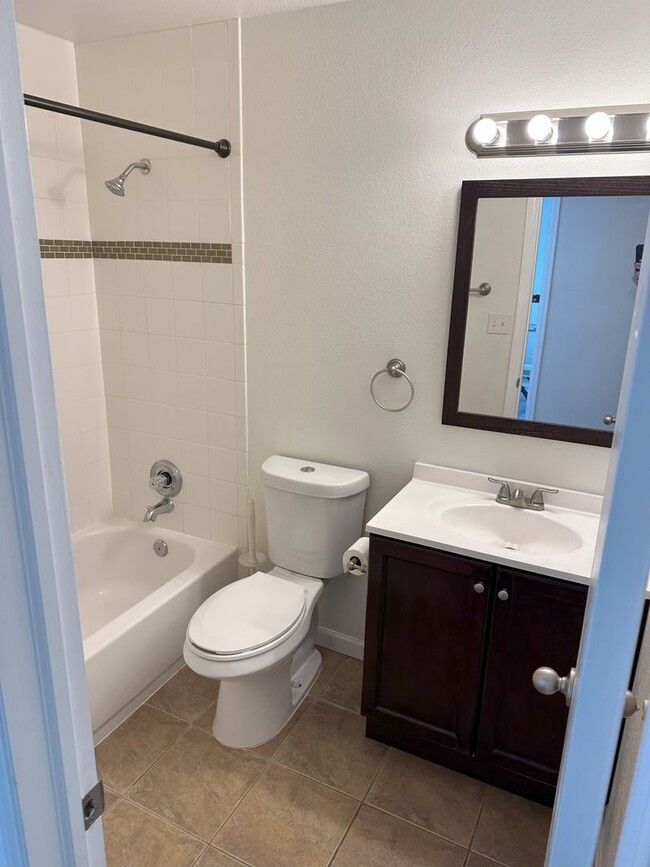 Building Photo - Brandychase at Eastmoor Park 2 Bed 2 Bath ...