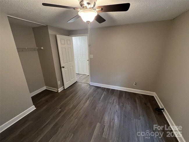 Building Photo - 6040 Sunset Chase Ln