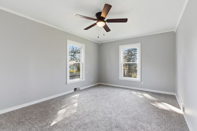 Building Photo - 1440 E Locust St