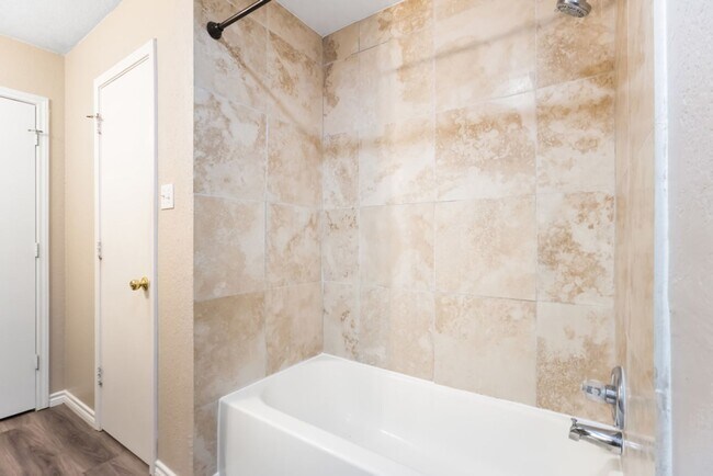 Building Photo - 4 Bedroom 2 1/2 bath Springtree Ranch Subdivision