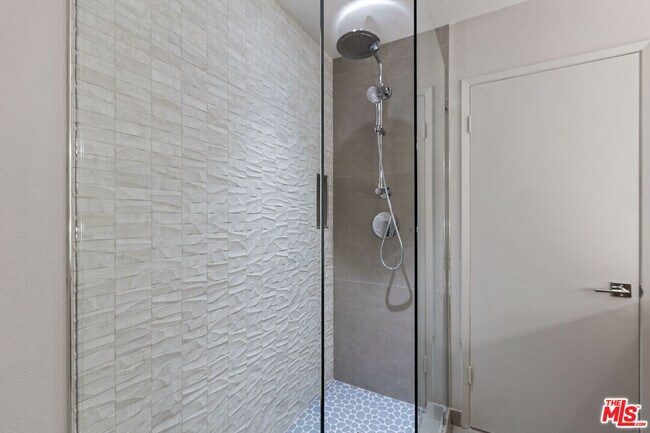 Building Photo - 1044 20th St