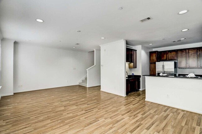 Building Photo - 3001 Murworth Dr