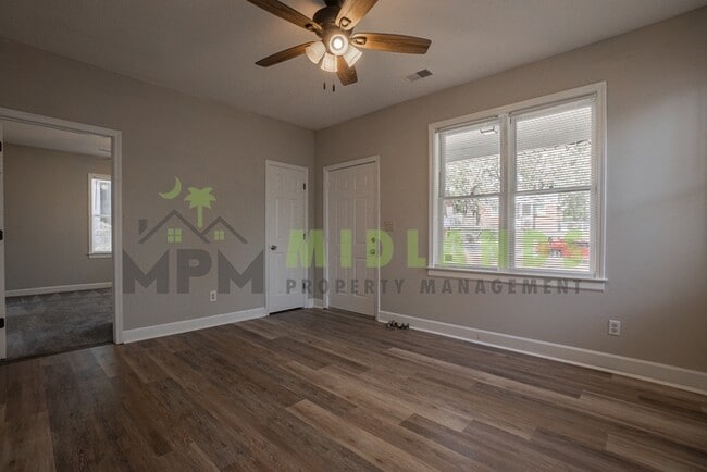 Building Photo - 928 Columbia College Dr