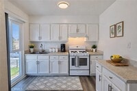 Building Photo - 815 N Rose Ave