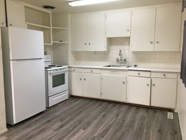Building Photo - Great Shadle Home