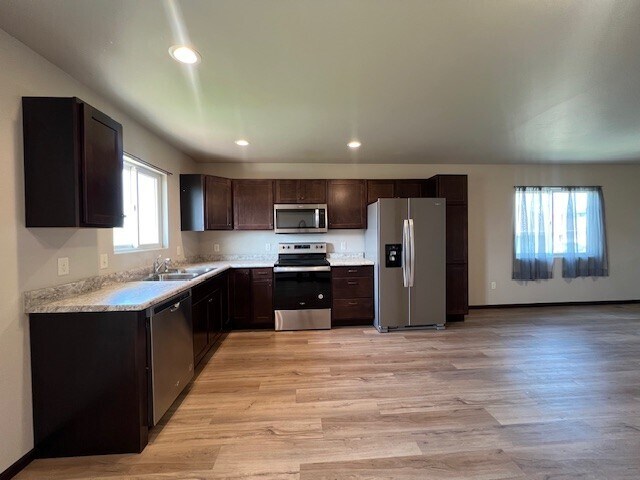 Building Photo - 427 Diamond Ridge Blvd