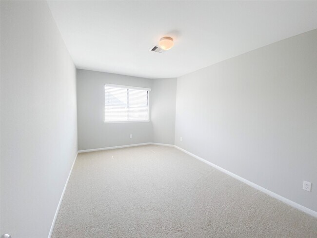 Building Photo - 6227 Carnaby Ln
