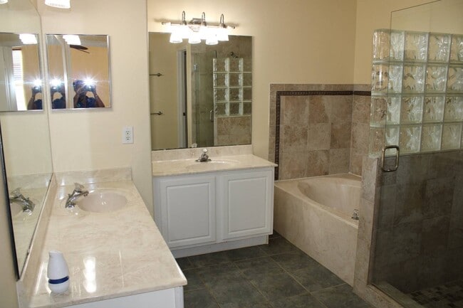 Building Photo - 353 Heather Hills Dr