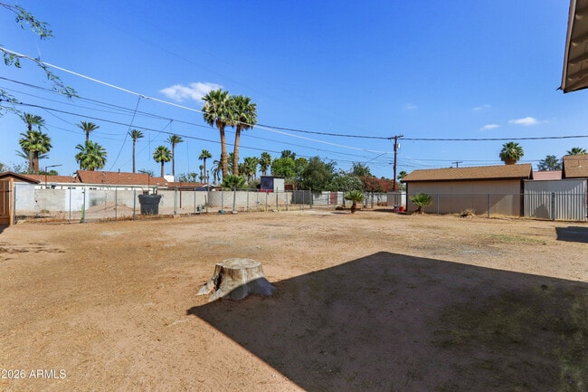 Building Photo - 919 N Gilbert Ave