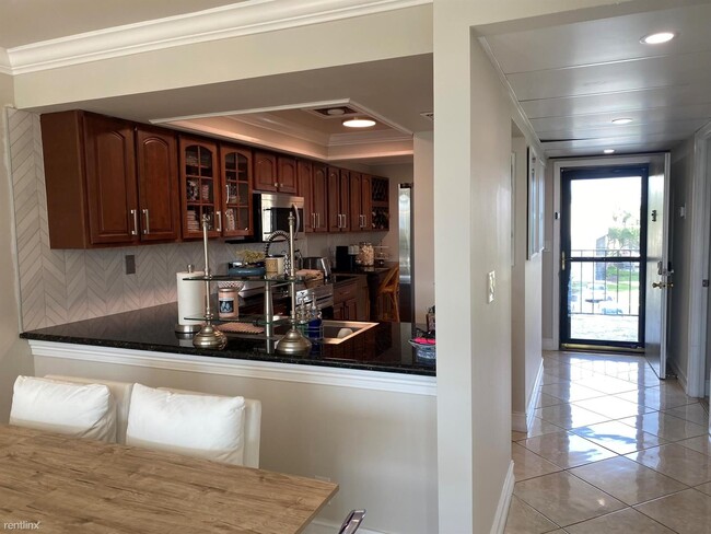 Building Photo - 2 br, 2 bath Condo - 13 Royal Palm Way Uni...