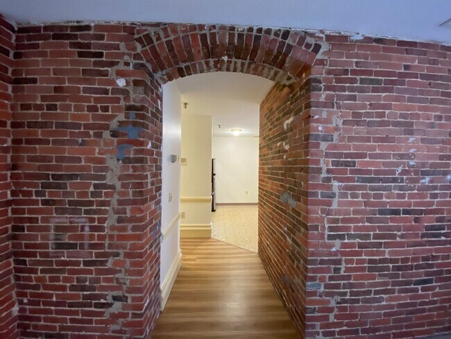 Building Photo - 30 Hanover St
