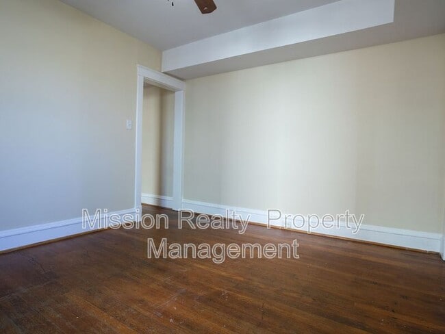 Building Photo - 1400 Bainbridge St