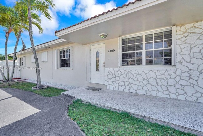Building Photo - 2400 SW 103rd Ct