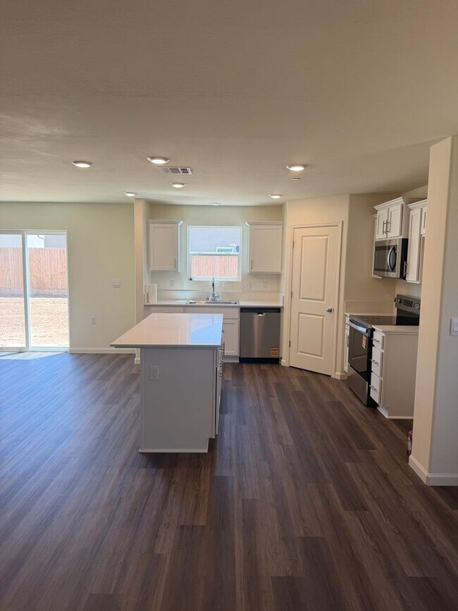 Building Photo - Brand New Turnkey Home
